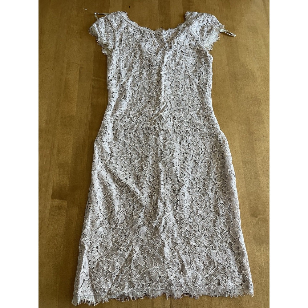 Diane von Furstenberg Women's Short Sleeve Zarita Lace Sheath Dress Sz 2 Beige